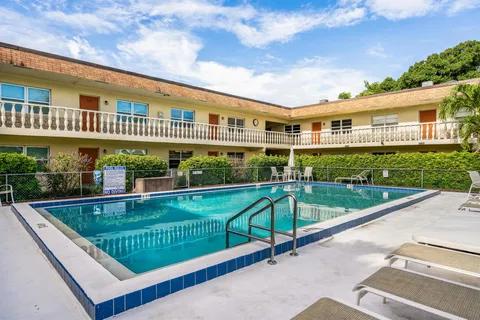923 22nd Place Unit 210, Vero Beach, FL MLS: R11064054