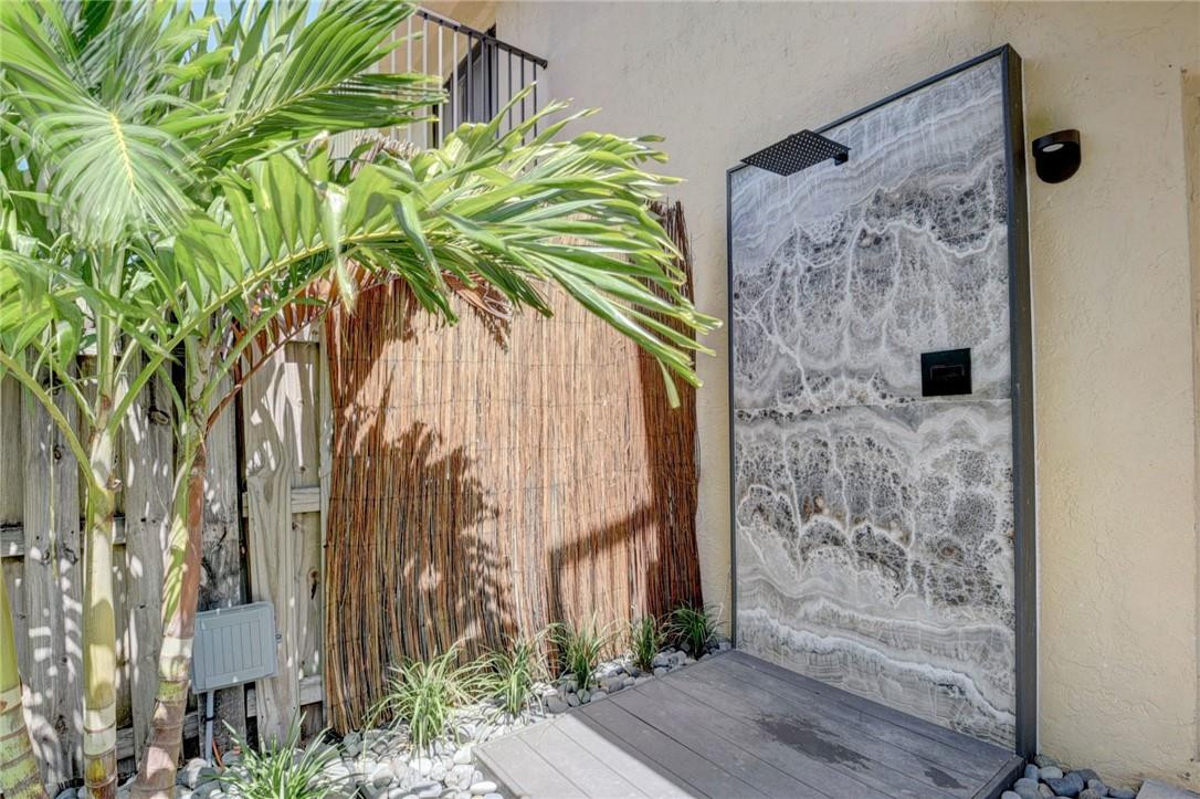 FAVALE ESTATES - Residential Lease