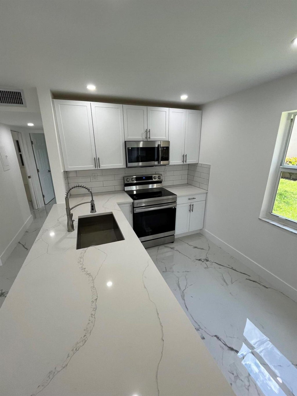 Photo of 786 Burgundy 'Q', Delray Beach, FL 33484 (MLS # R10991041)