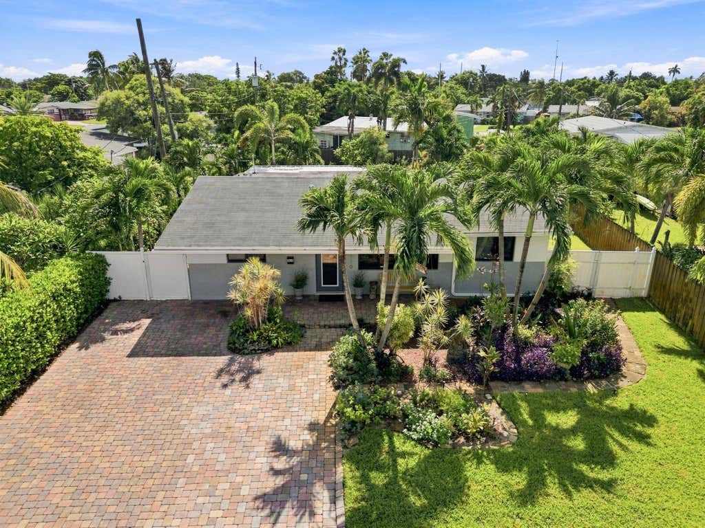 Photo of 4110 NW 16TH Avenue, Oakland Park, FL 33309 (MLS # B26063170)