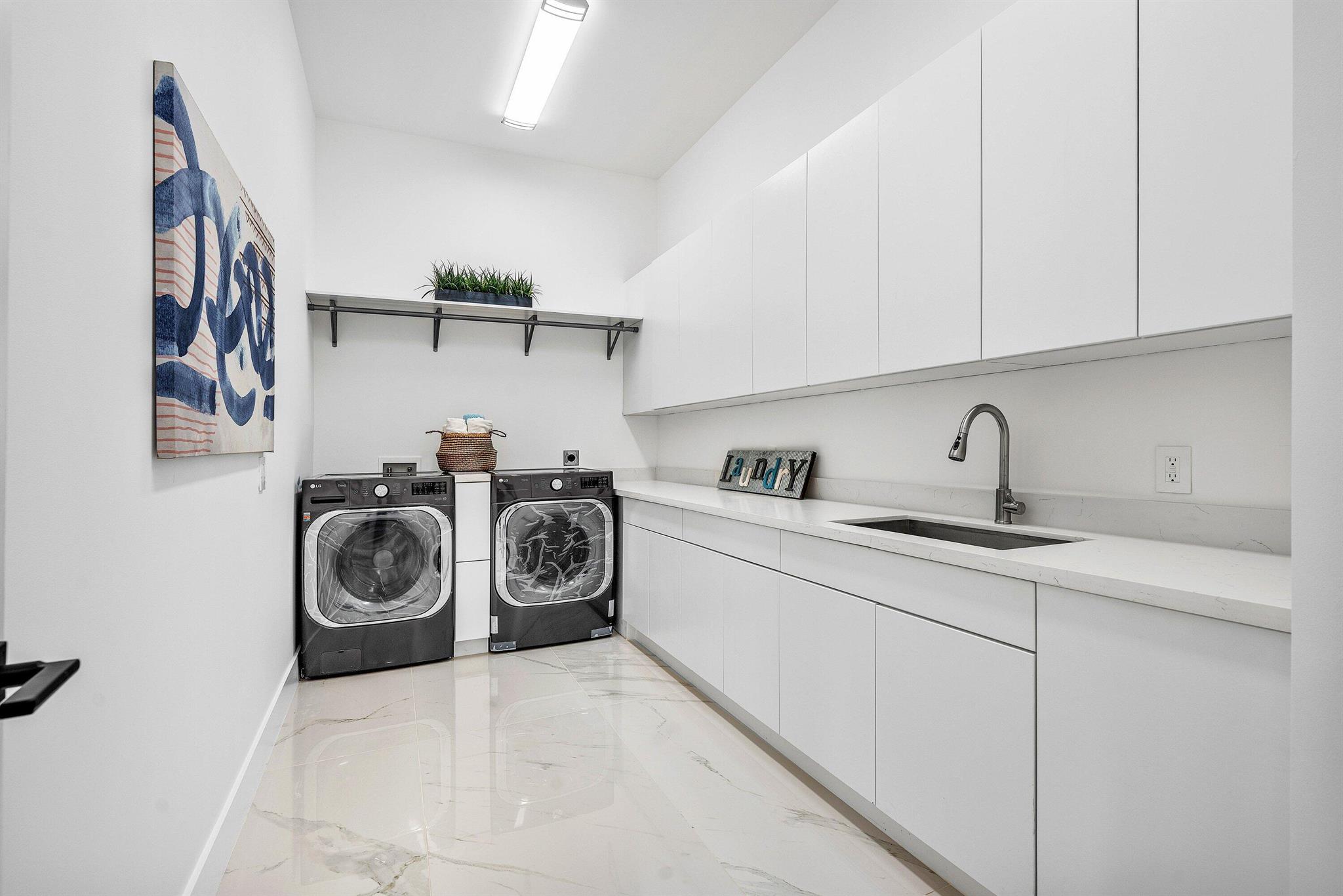 CORAL KEY VILLAS 6TH SEC - Residential