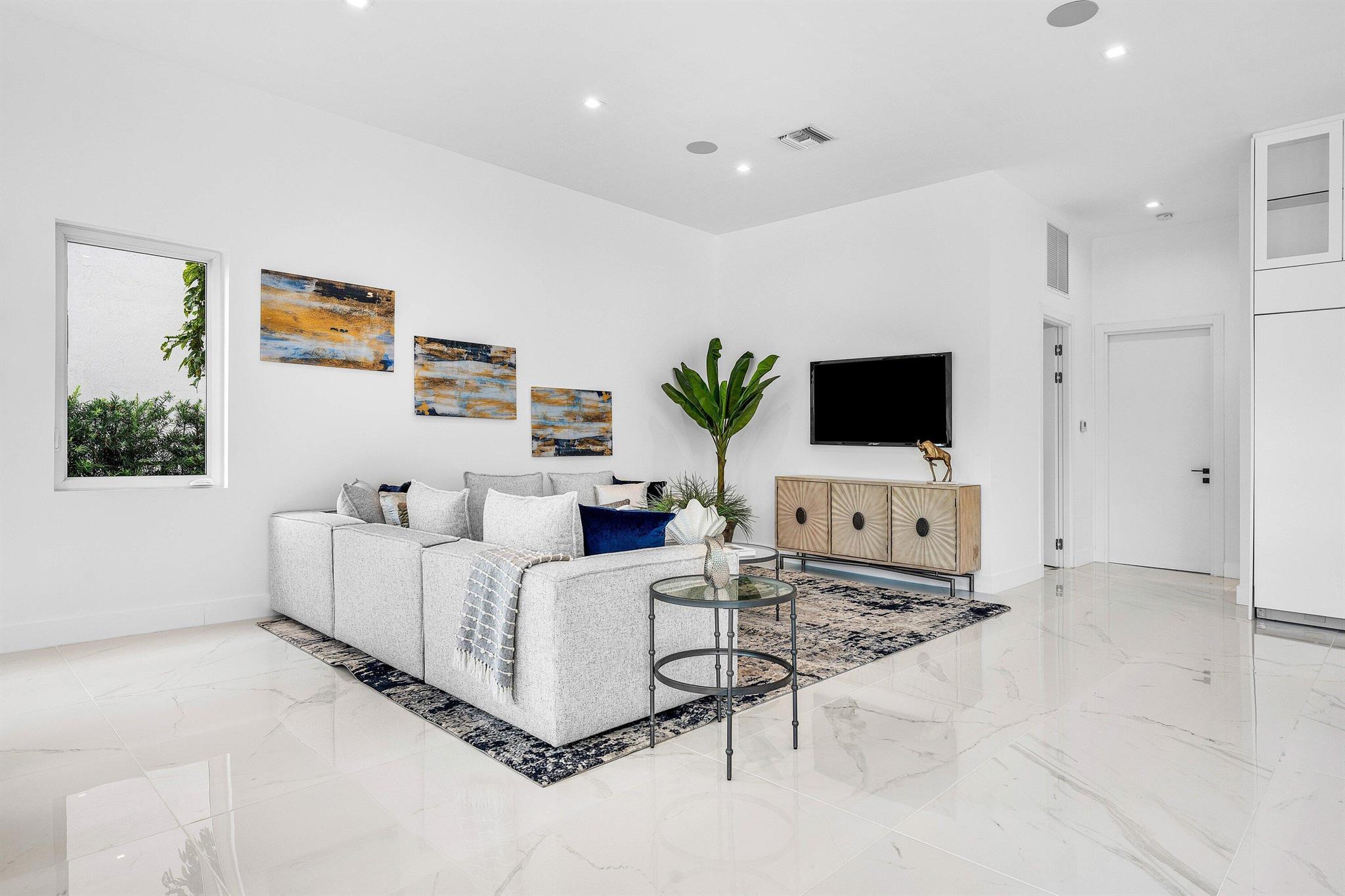 CORAL KEY VILLAS 6TH SEC - Residential