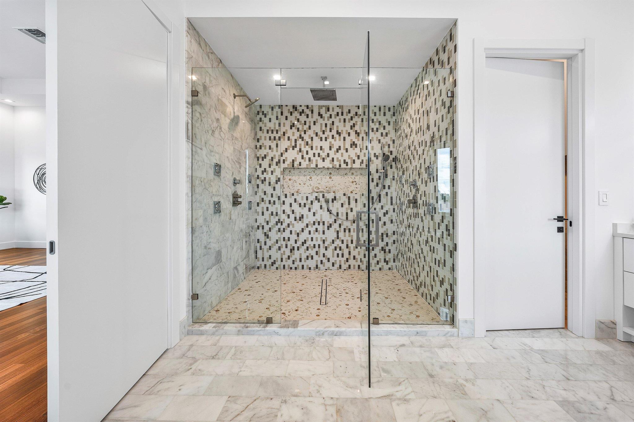 CORAL KEY VILLAS 6TH SEC - Residential