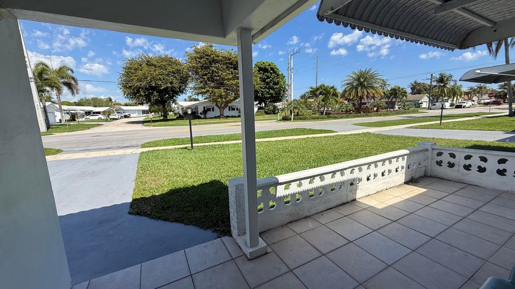 Photo of 804 Ocean Drive, Boynton Beach, FL 33426 (MLS # B26001875)