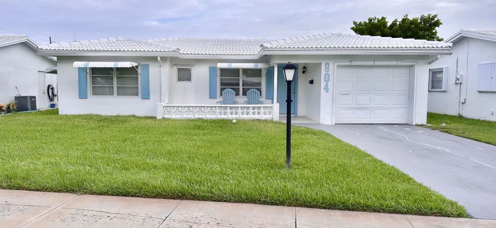 Photo of 804 Ocean Drive, Boynton Beach, FL 33426 (MLS # B26001875)