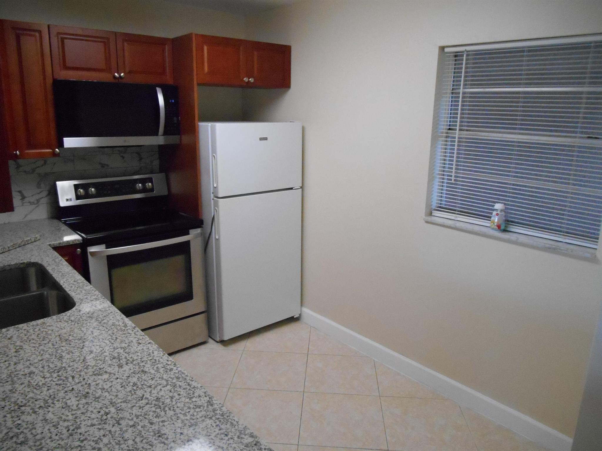 VILLAGE ROYALE - Residential