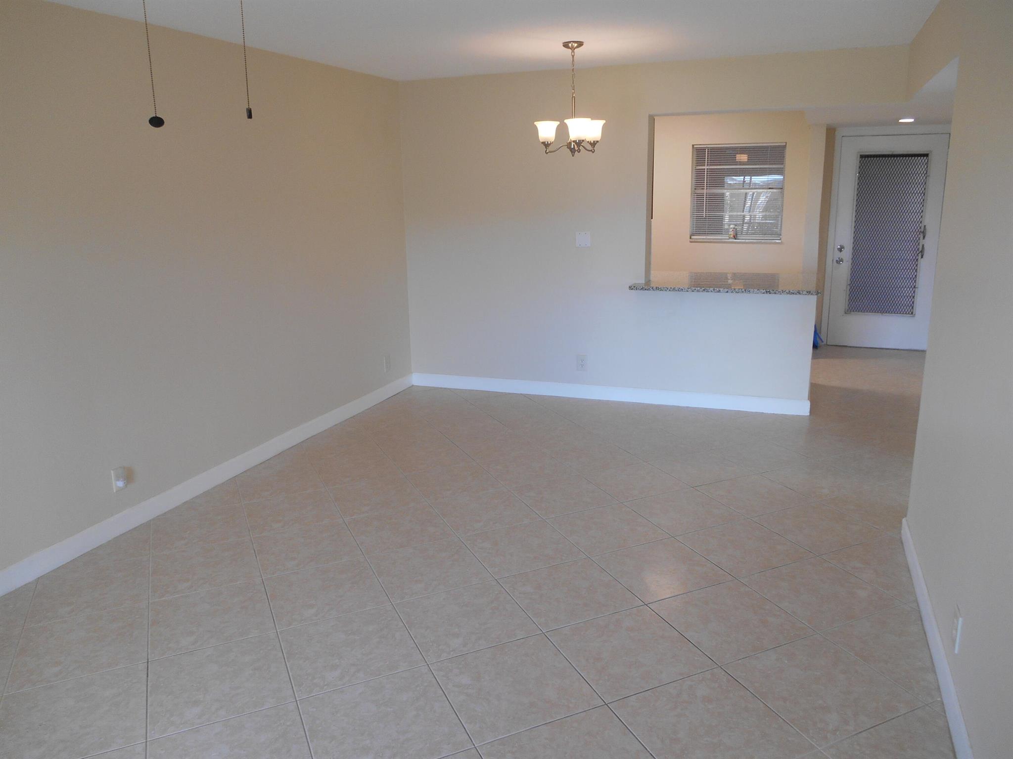 VILLAGE ROYALE - Residential