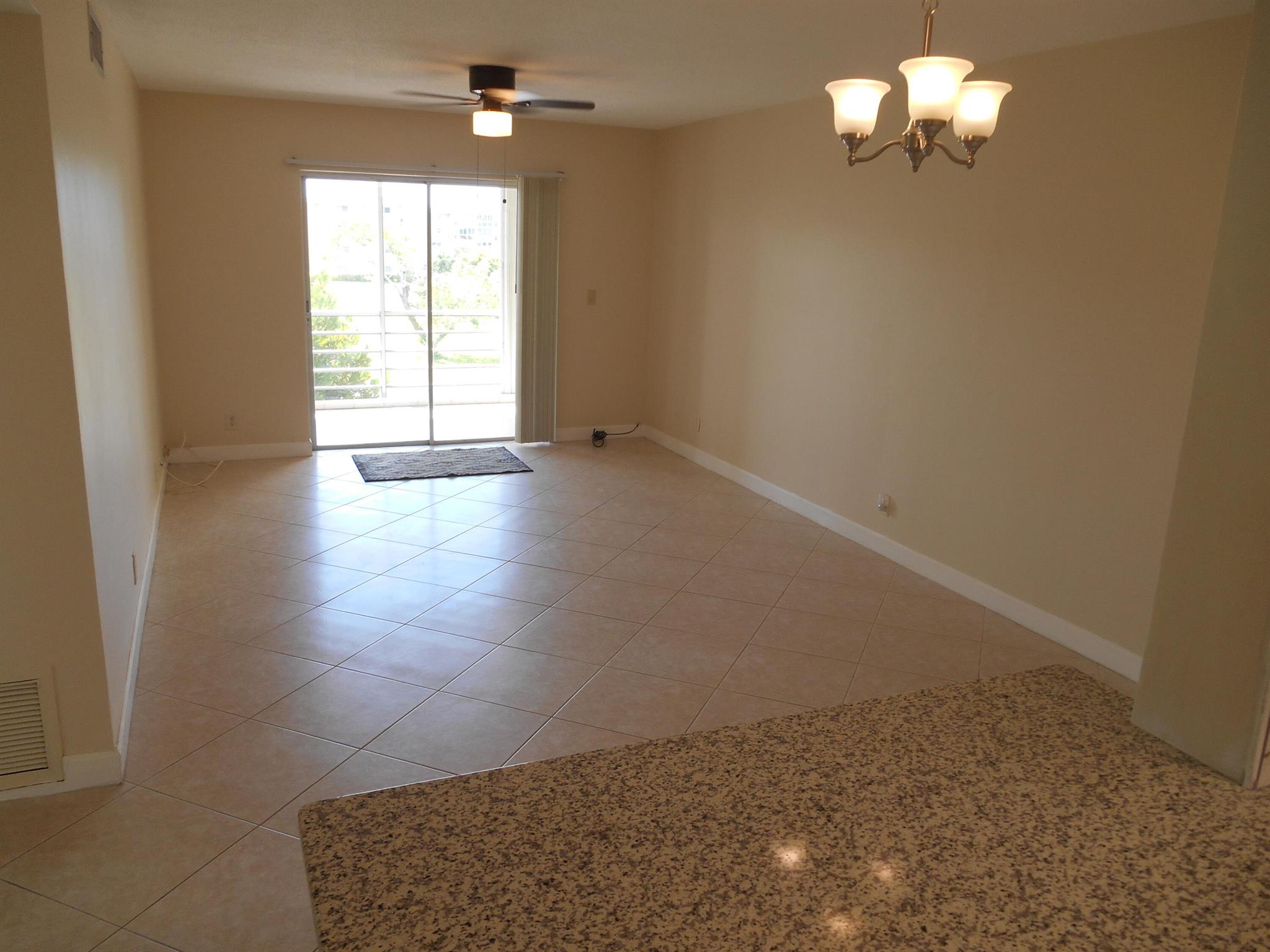 VILLAGE ROYALE - Residential