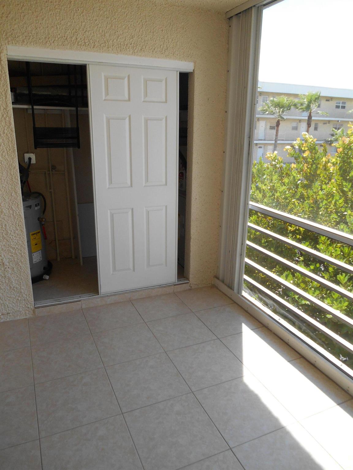 VILLAGE ROYALE - Residential