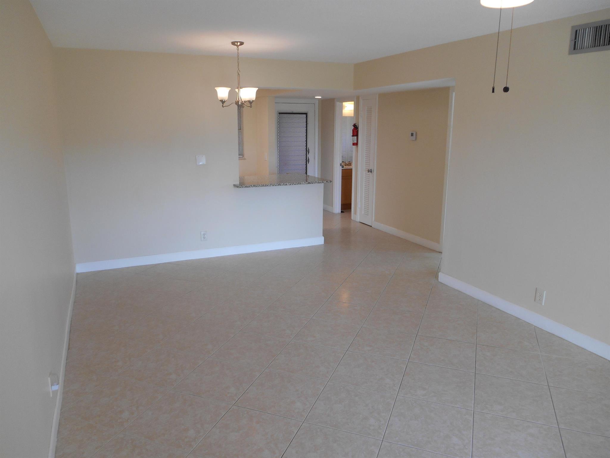 VILLAGE ROYALE - Residential