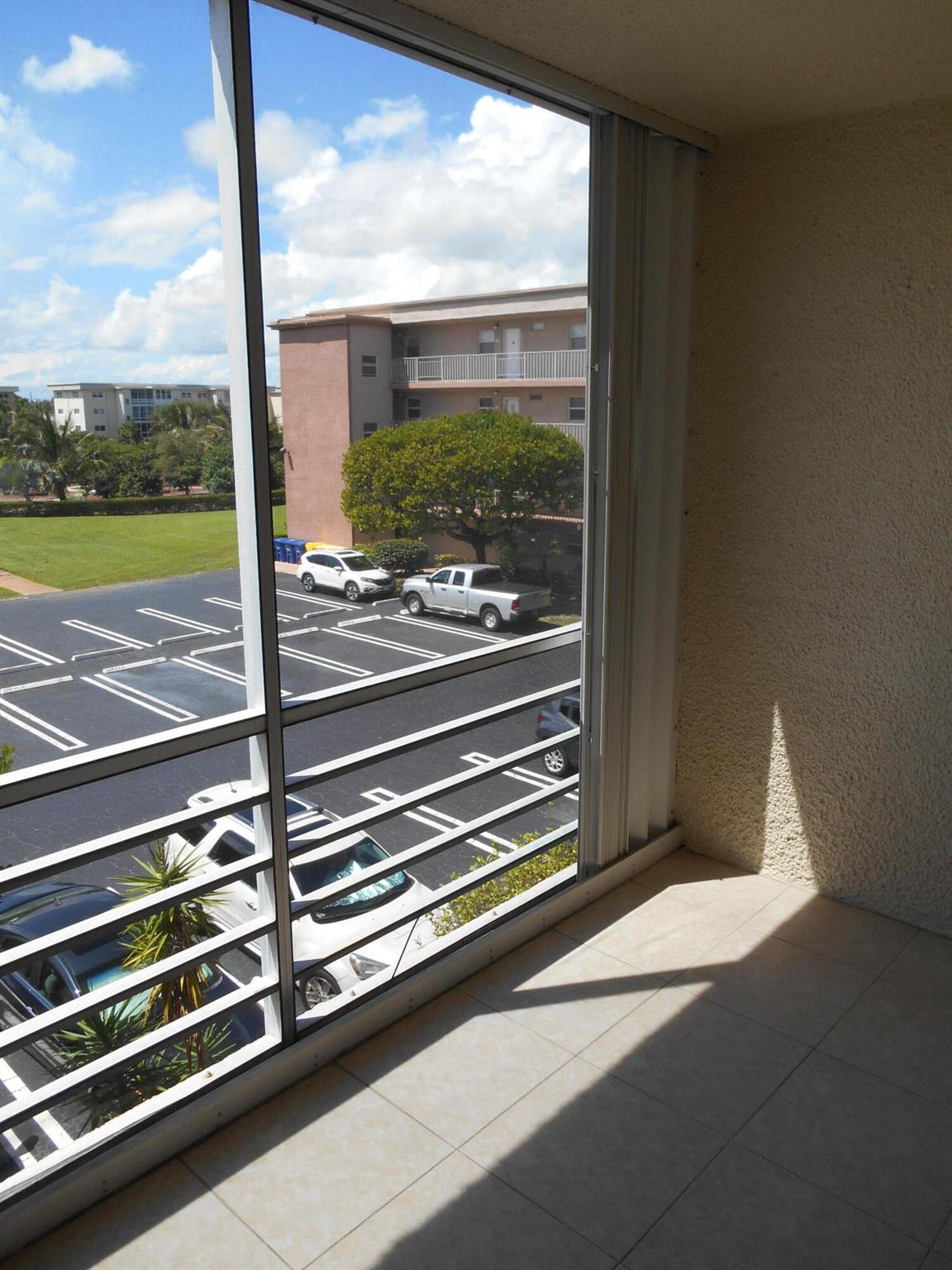 VILLAGE ROYALE - Residential