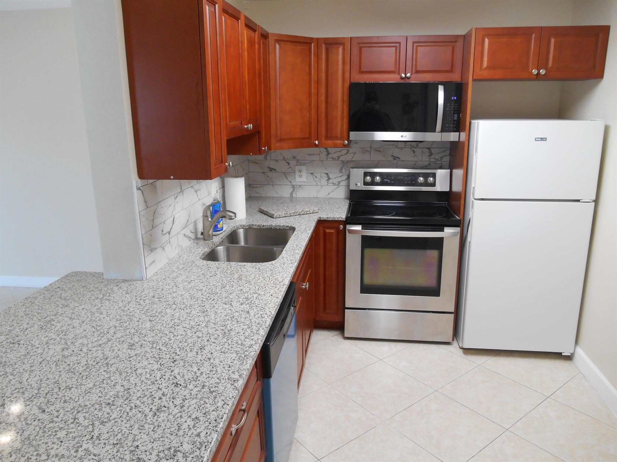 VILLAGE ROYALE - Residential