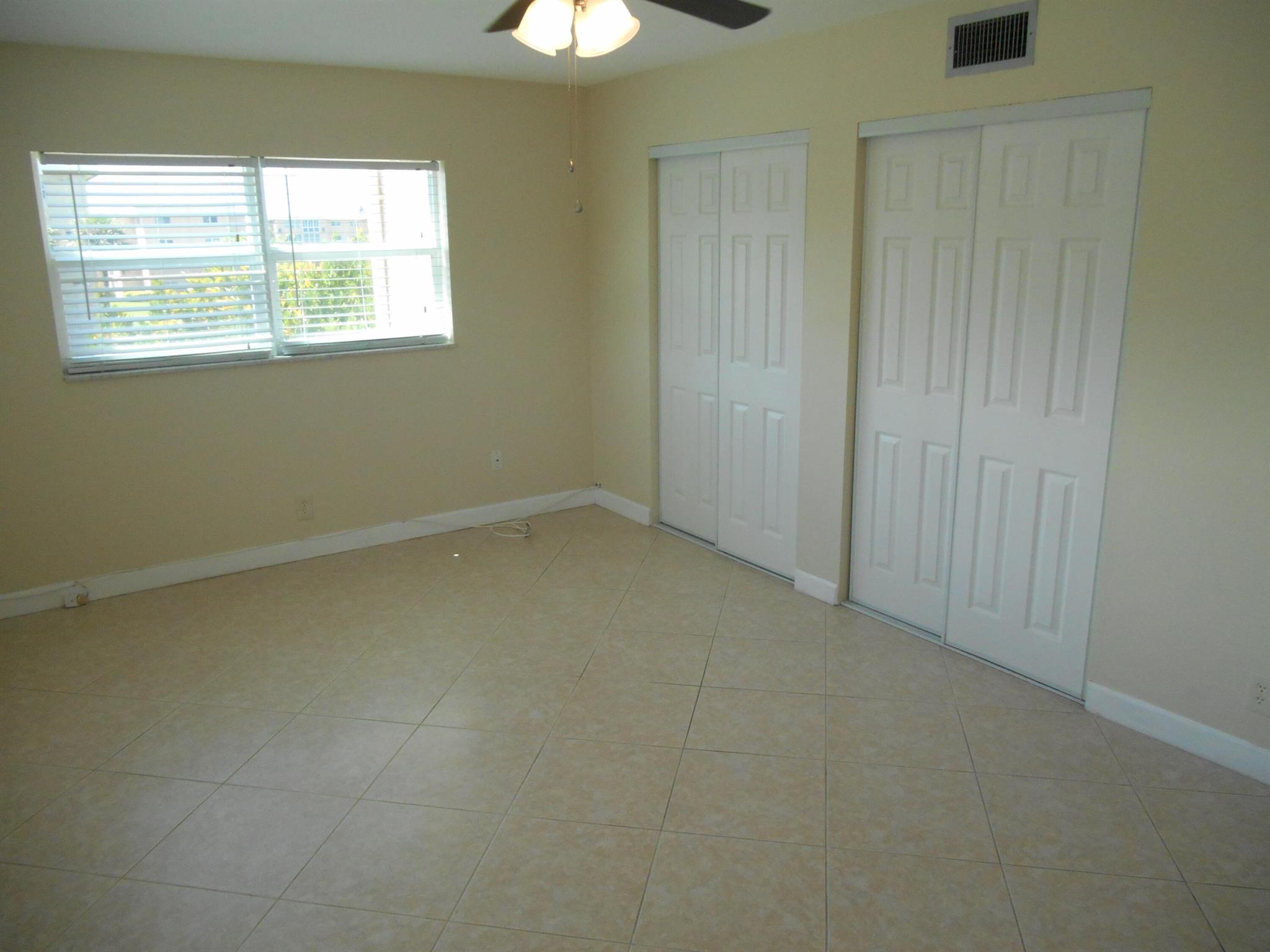 VILLAGE ROYALE - Residential
