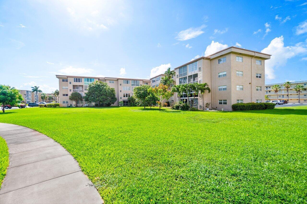 VILLAGE ROYALE - Residential