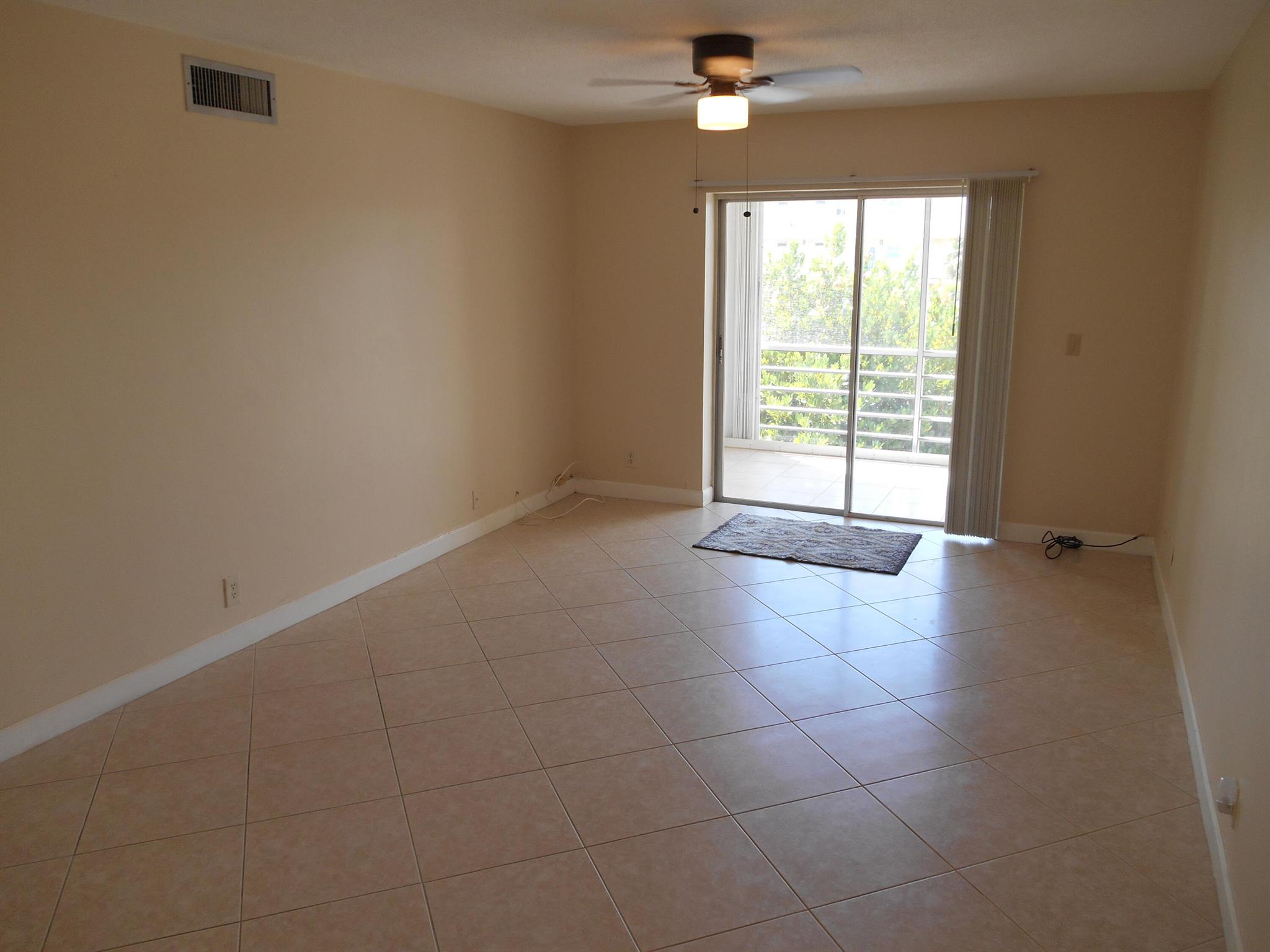 VILLAGE ROYALE - Residential