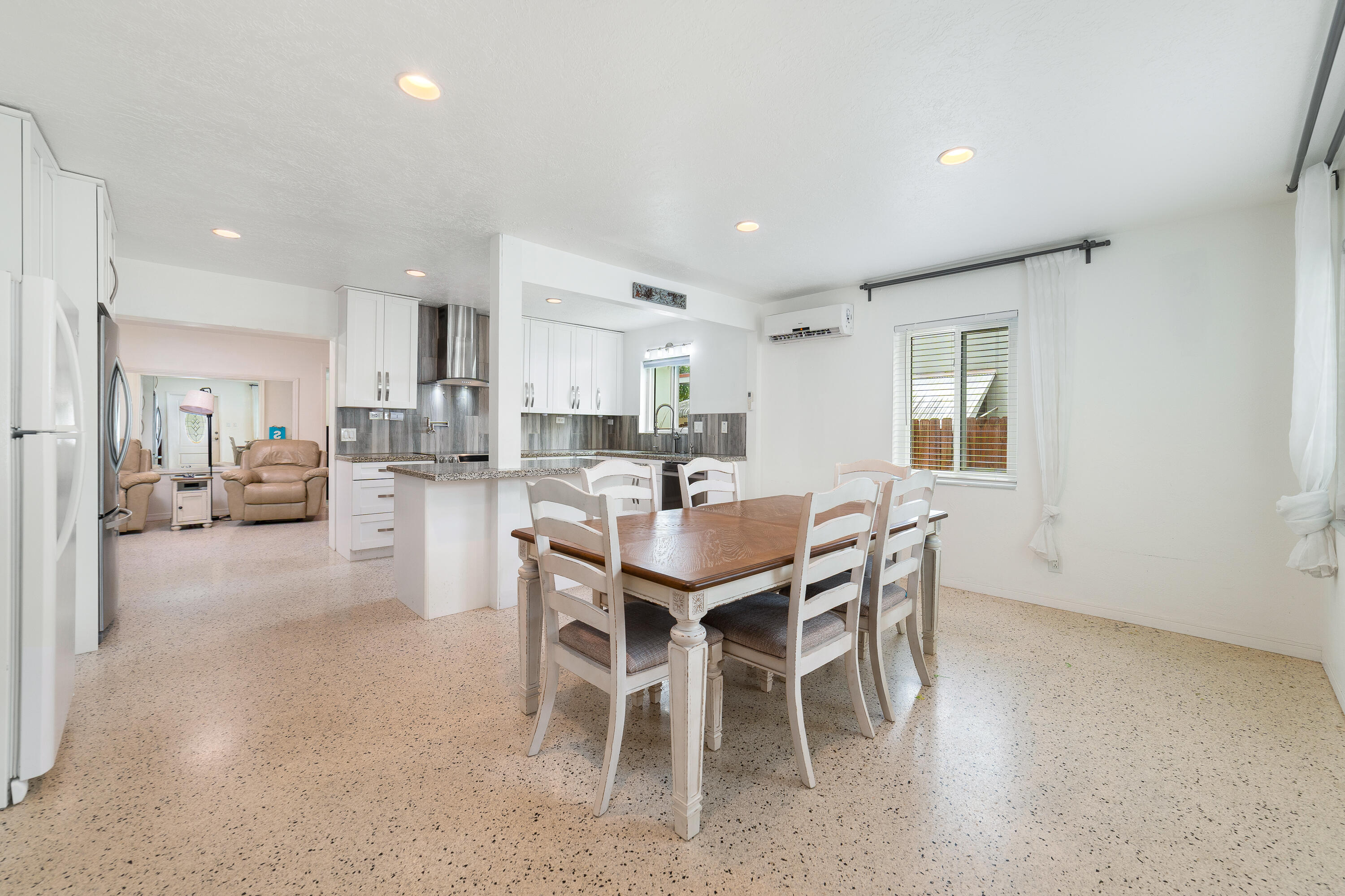 245 SW 5th Street