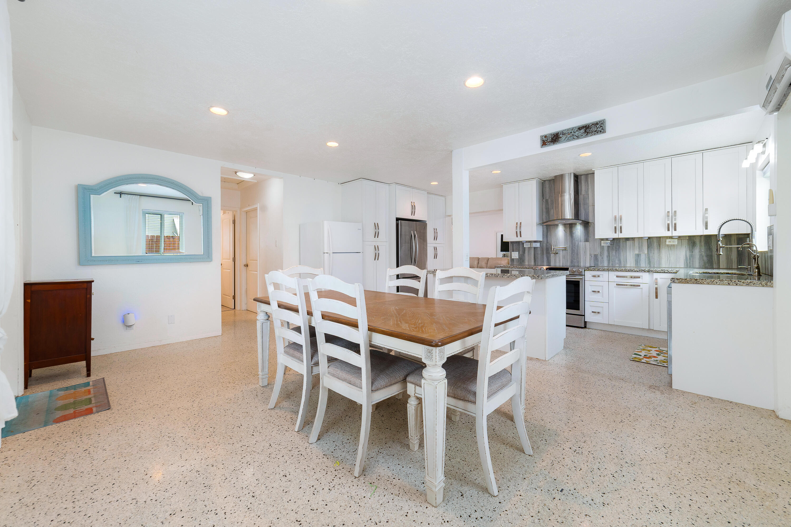 245 SW 5th Street