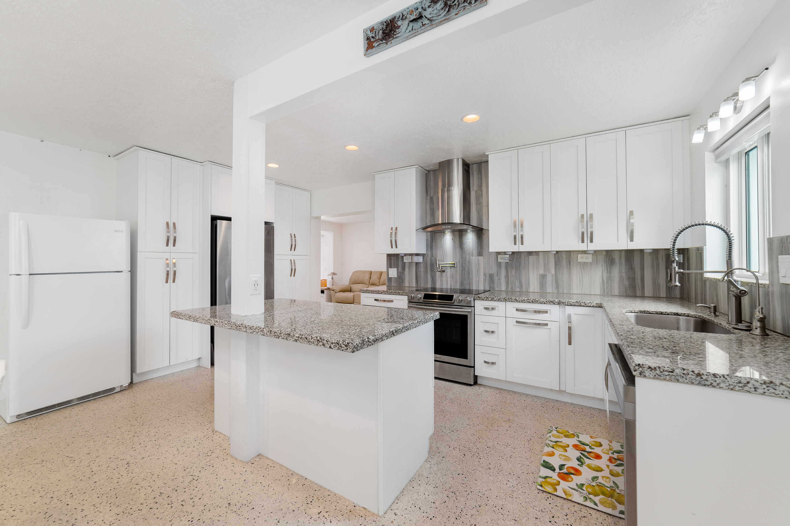 245 SW 5th Street