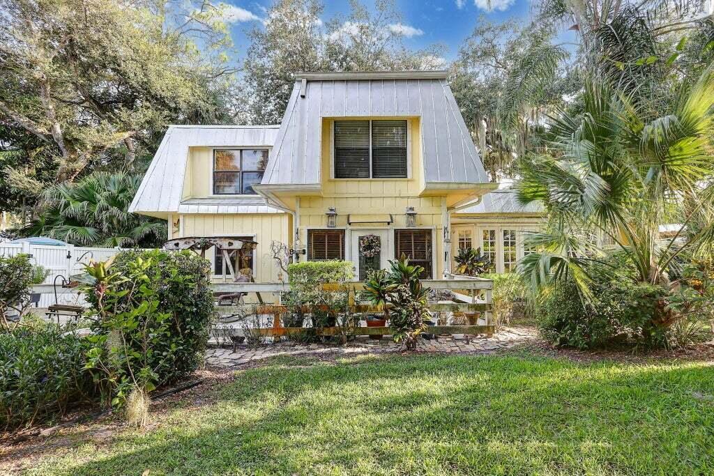 576 SW Rustic Circle