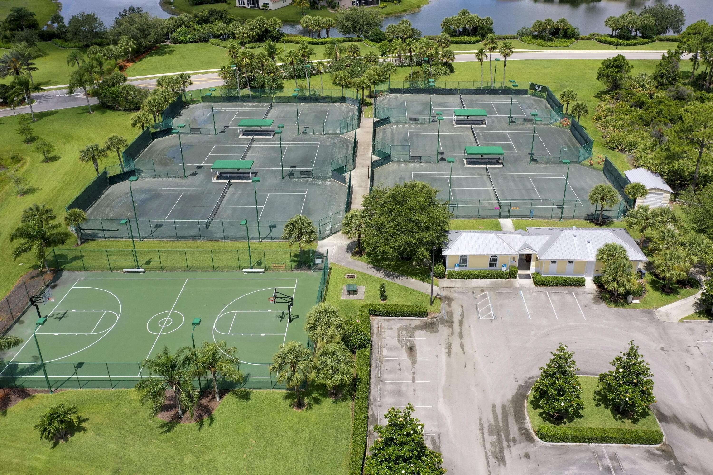 MAGNOLIA LAKES - Residential