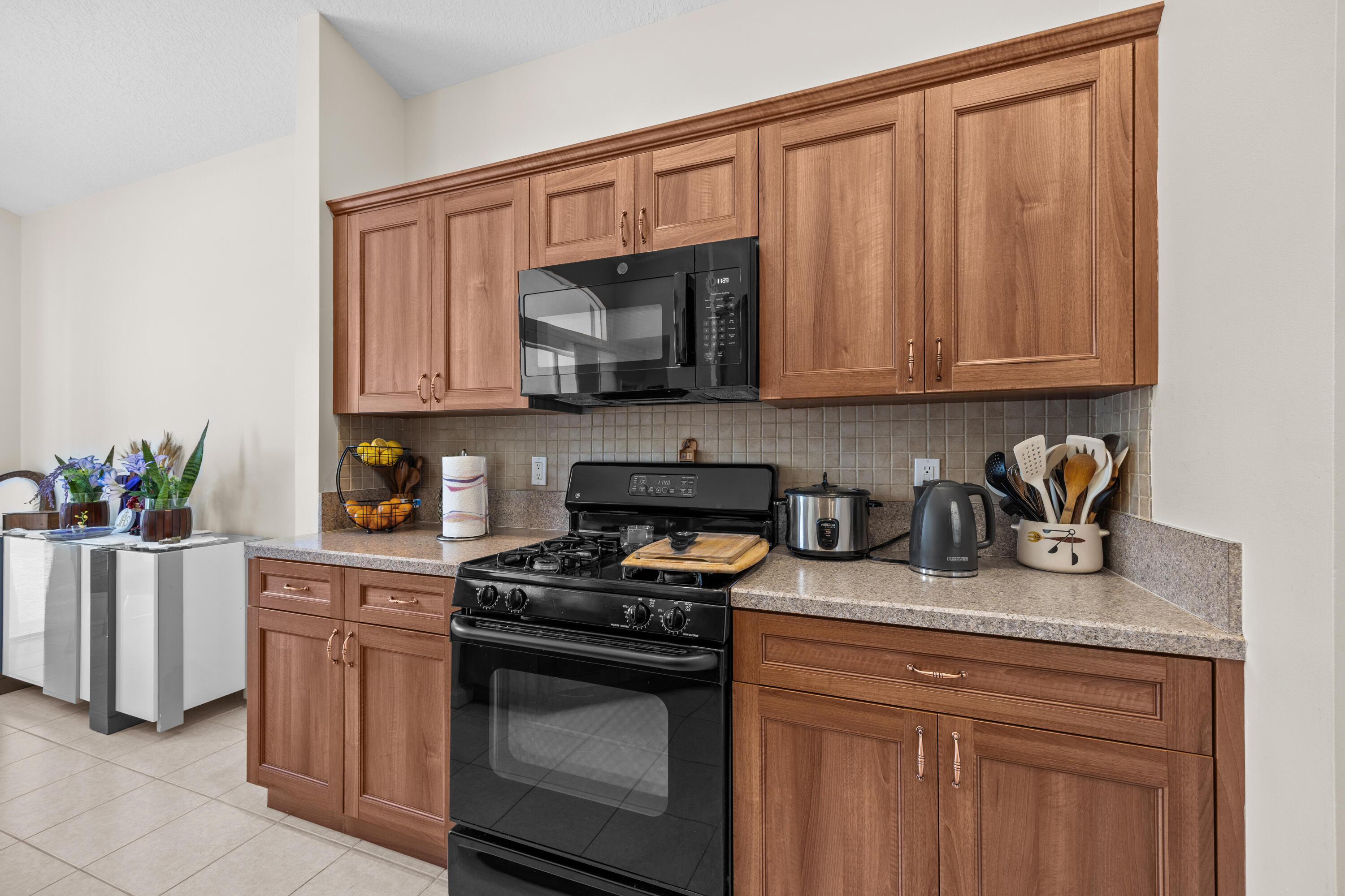 MAGNOLIA LAKES - Residential