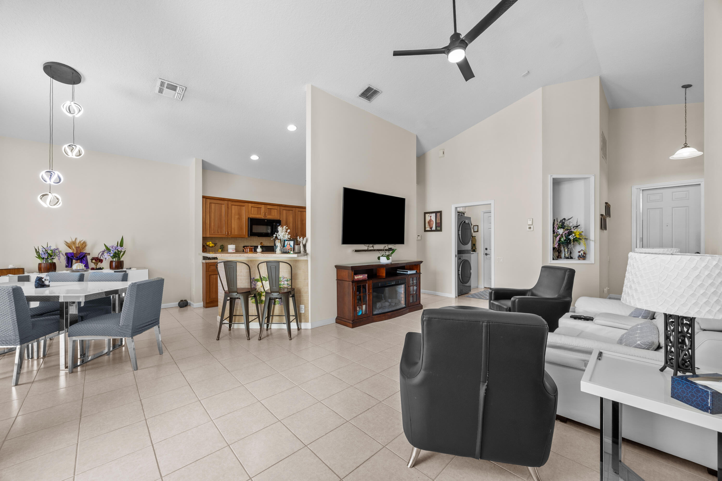 MAGNOLIA LAKES - Residential