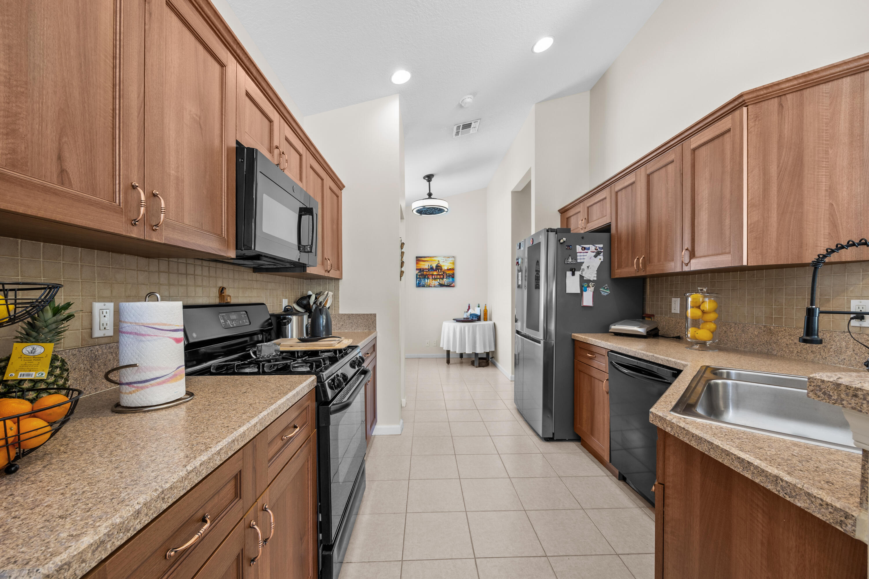 MAGNOLIA LAKES - Residential