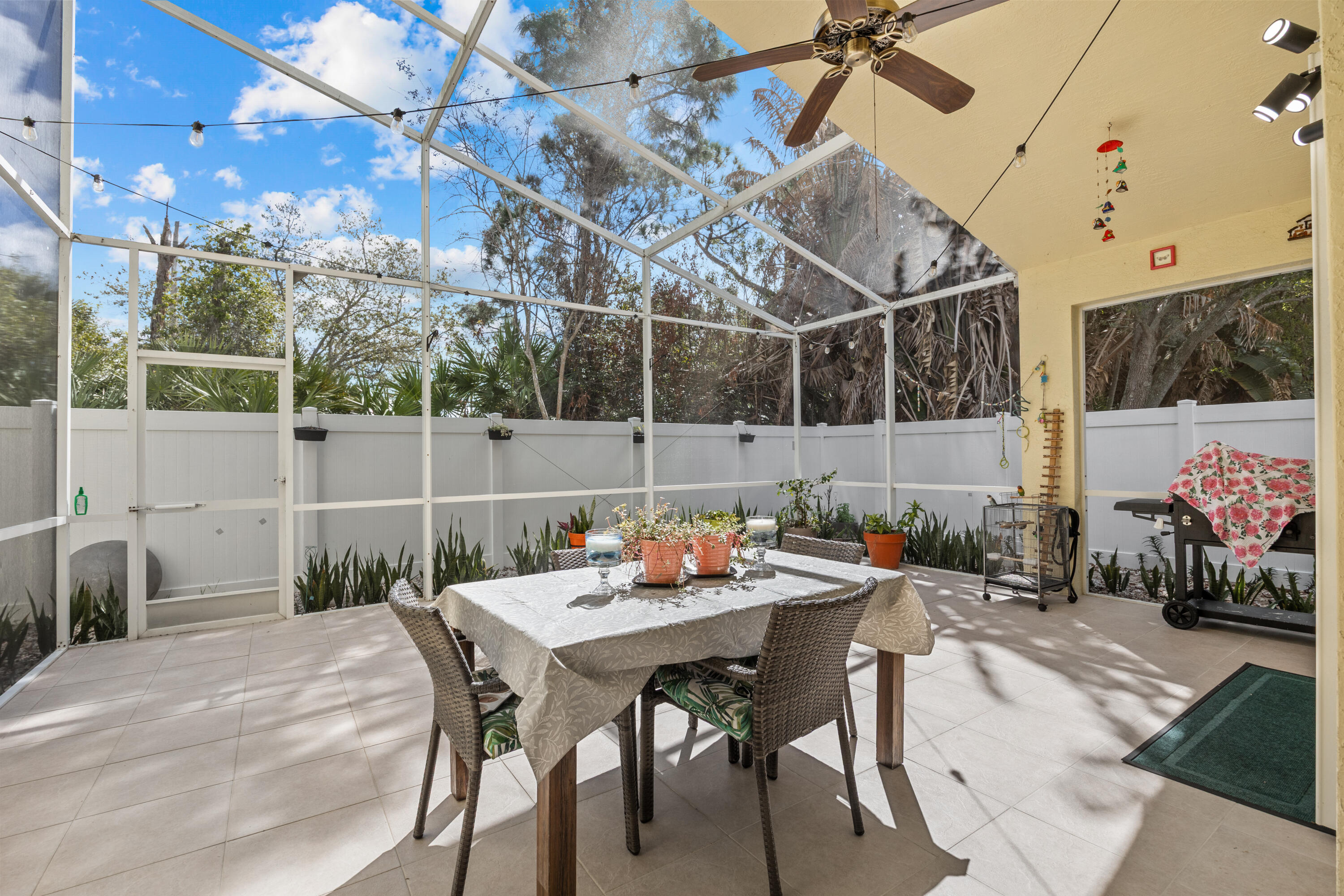 MAGNOLIA LAKES - Residential