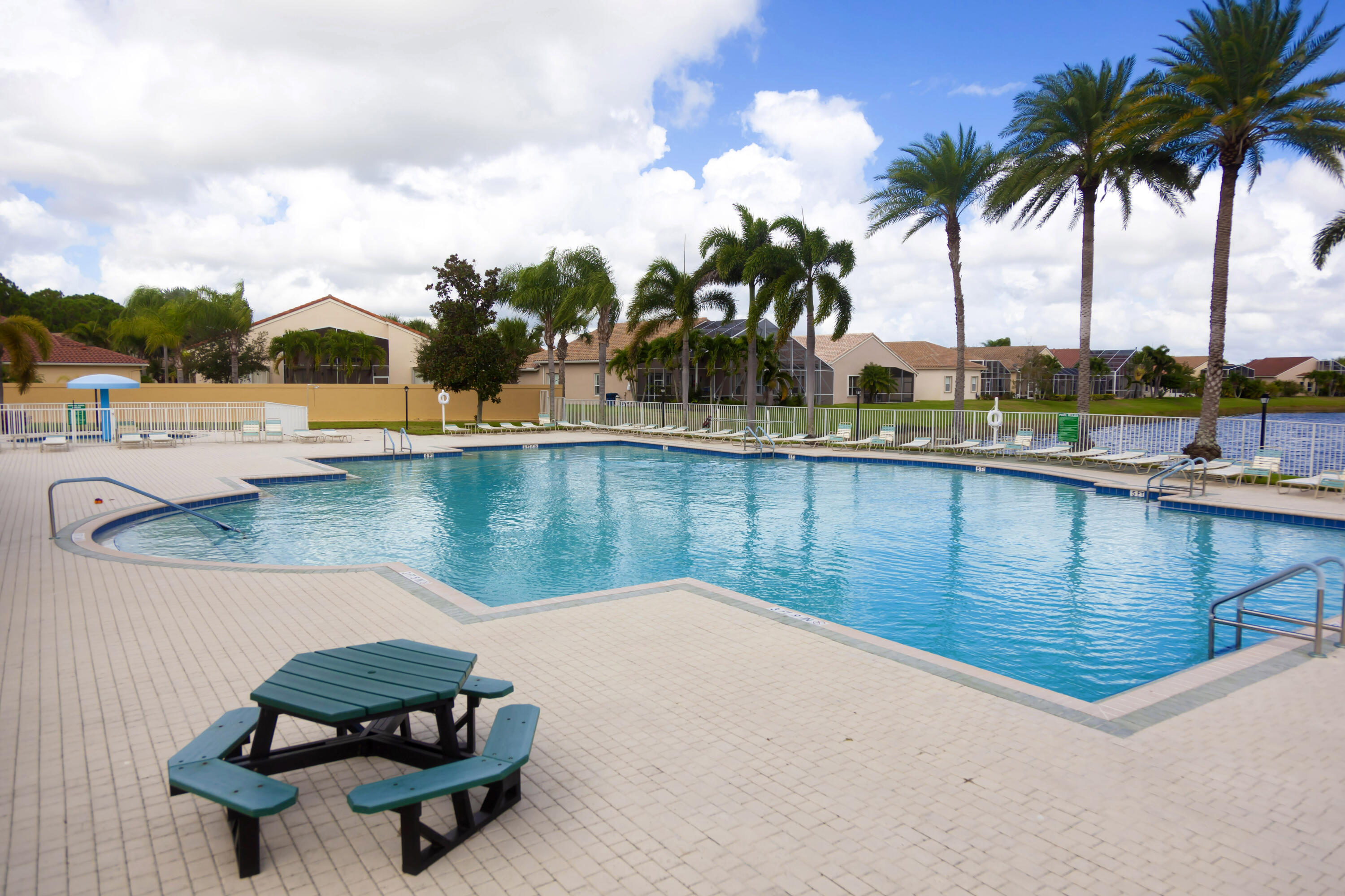 MAGNOLIA LAKES - Residential