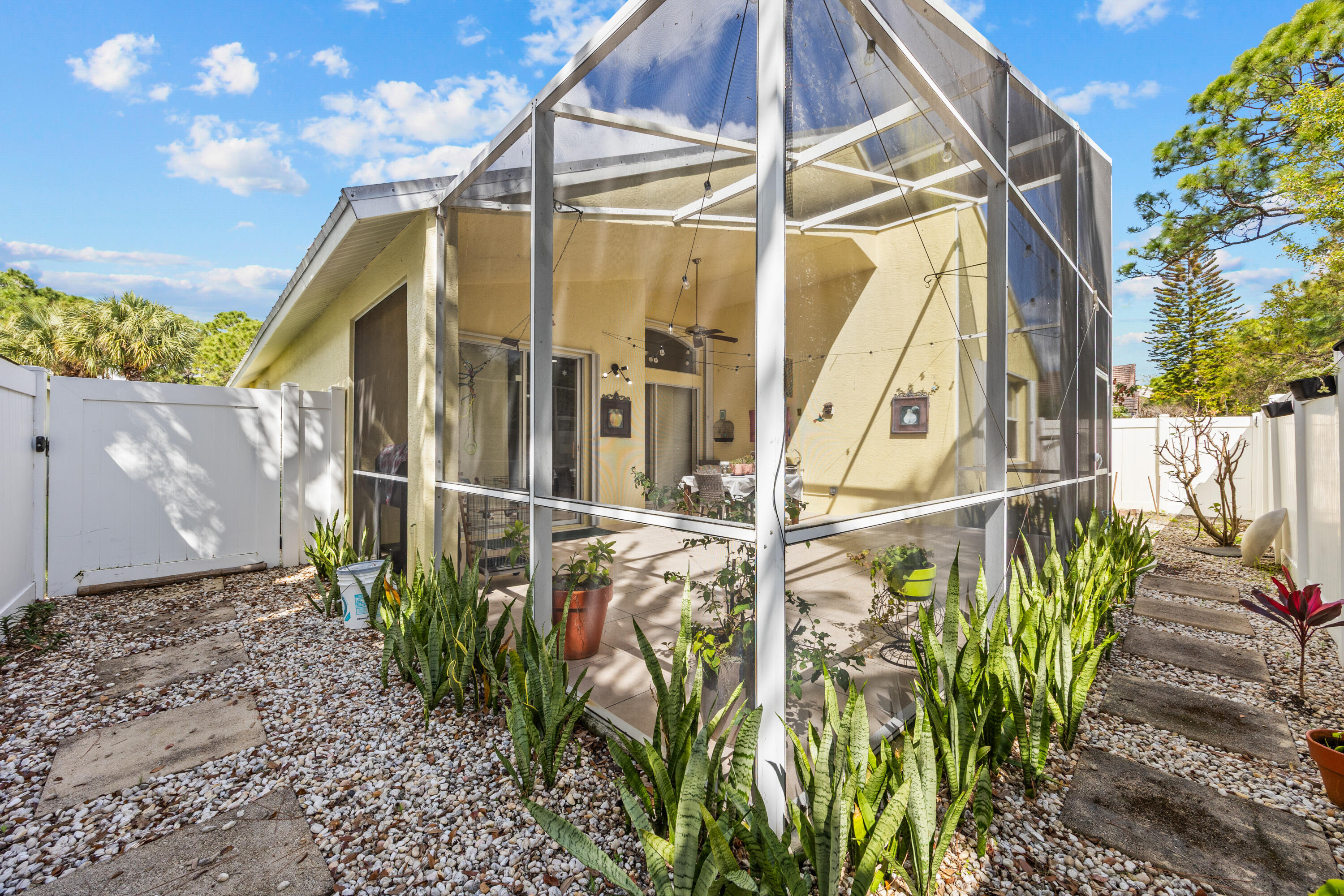 MAGNOLIA LAKES - Residential