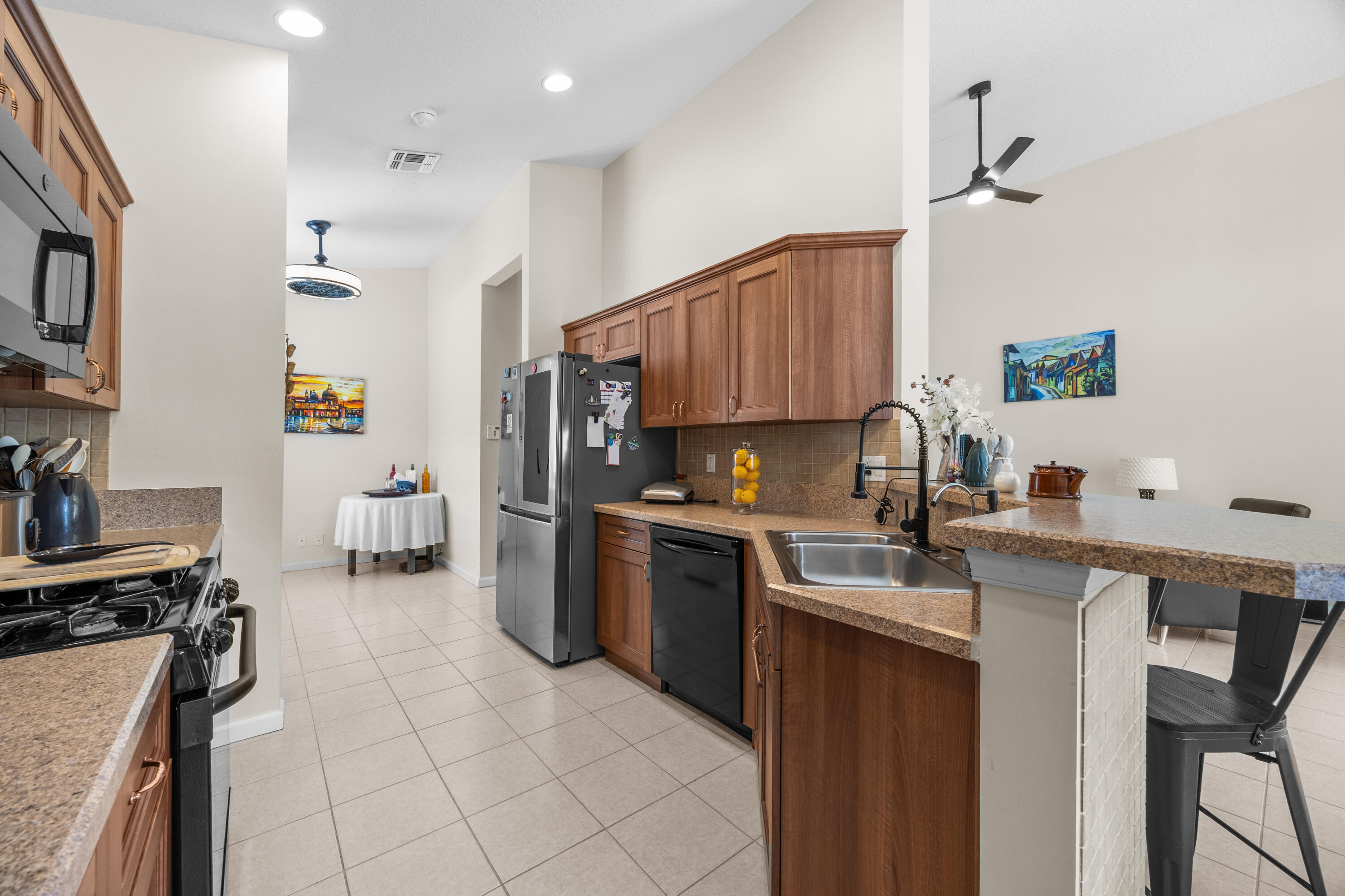 MAGNOLIA LAKES - Residential