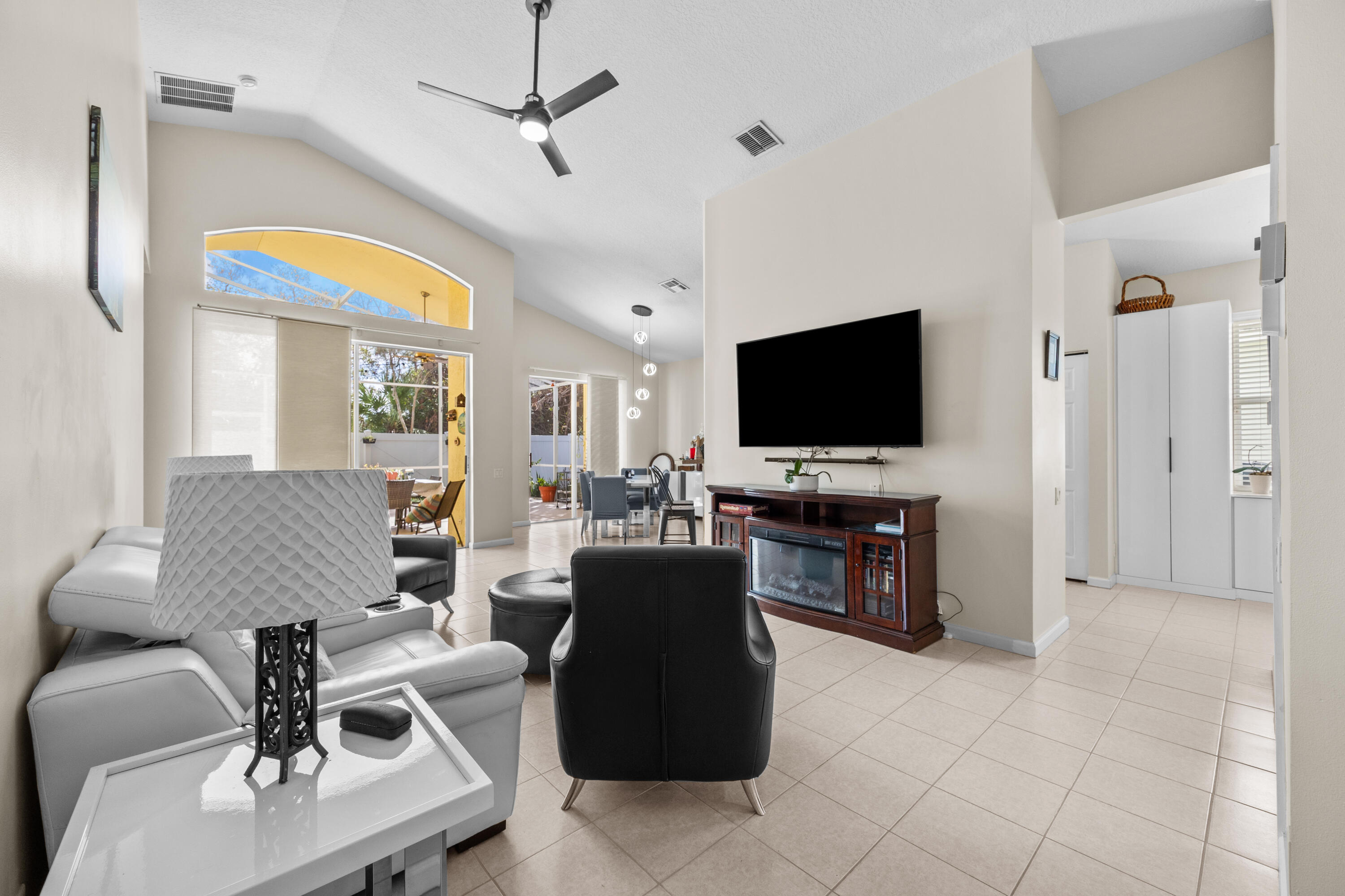 MAGNOLIA LAKES - Residential