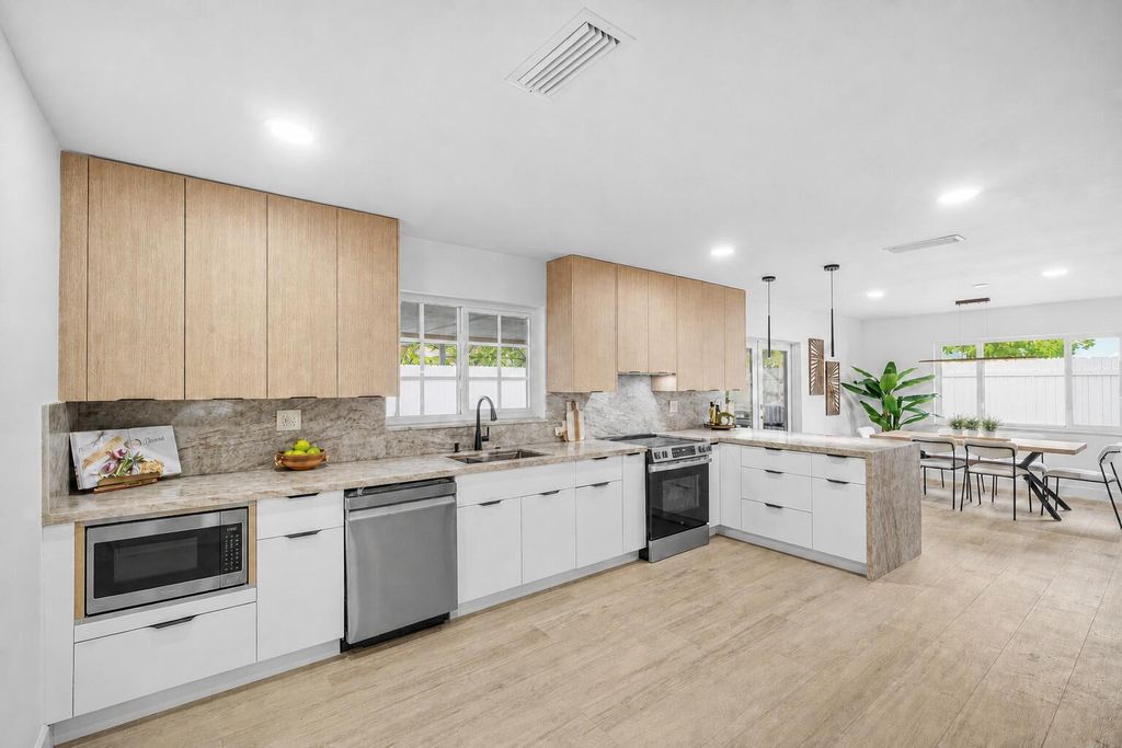 Photo of 718 SW 27th Place, Boynton Beach, FL 33435 (MLS # B26023536)