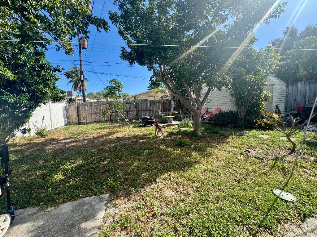 NORTH LAKE WORTH - Residential