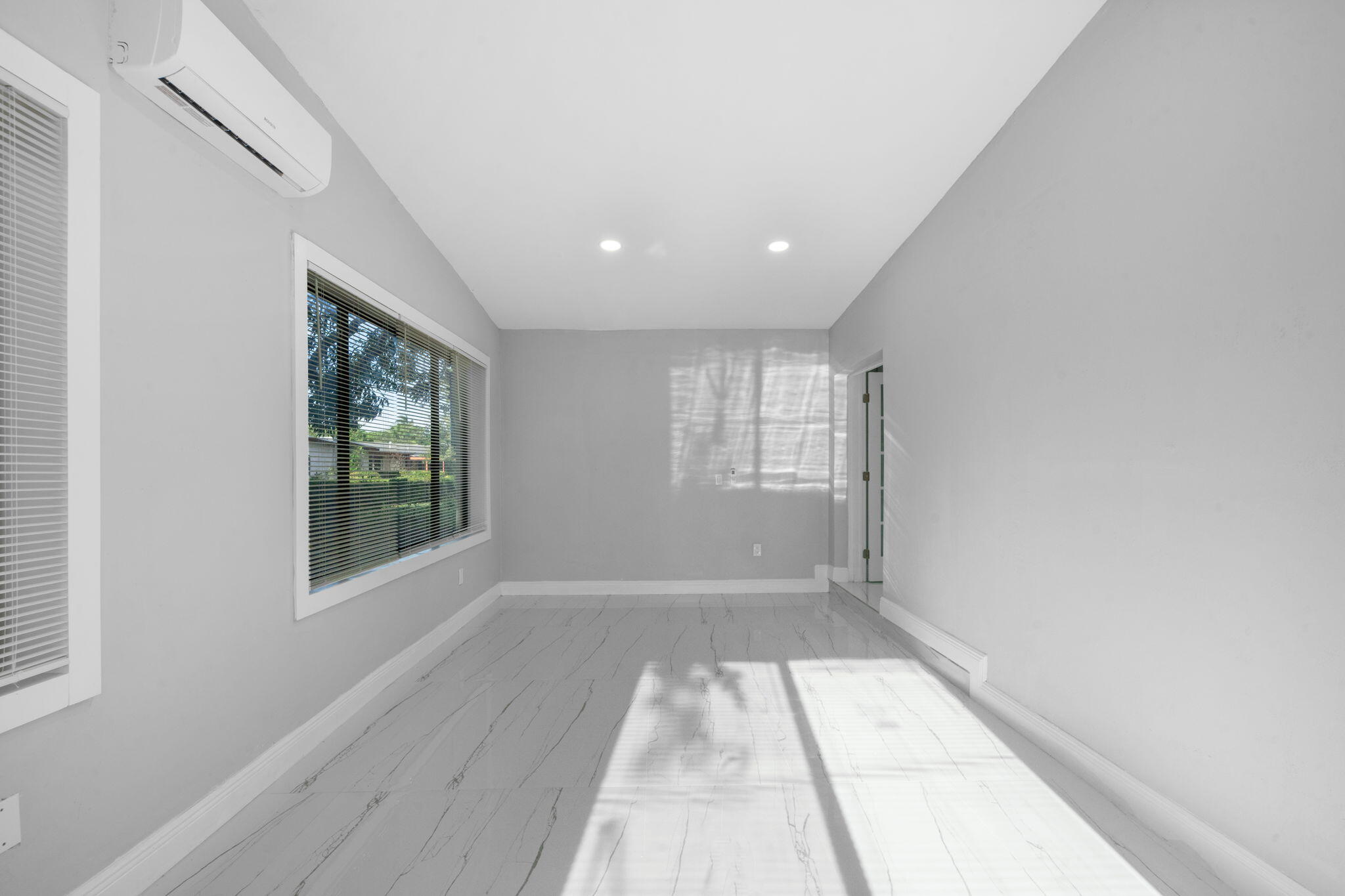 CRAVERO LAKE SHORE ESTATES 1ST ADDN - Residential Lease