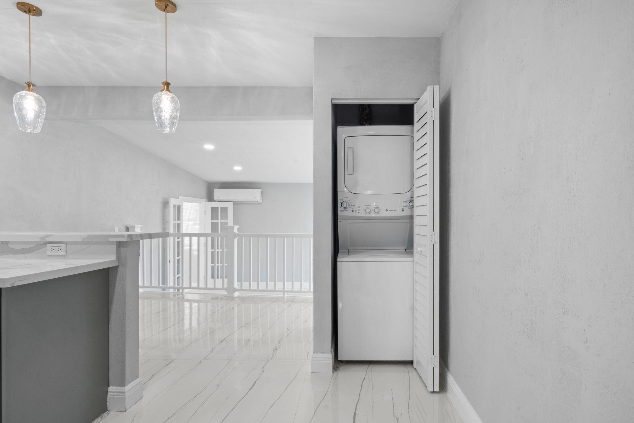 CRAVERO LAKE SHORE ESTATES 1ST ADDN - Residential Lease