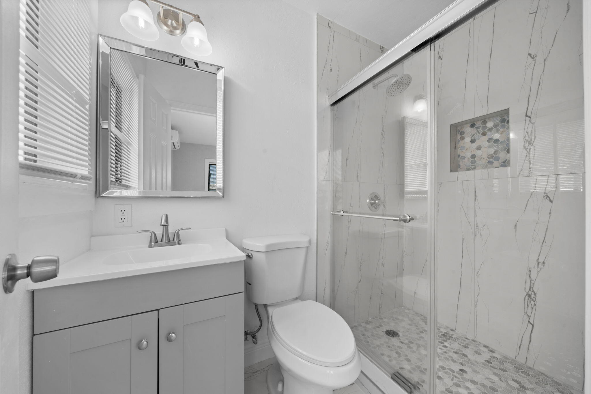 CRAVERO LAKE SHORE ESTATES 1ST ADDN - Residential Lease