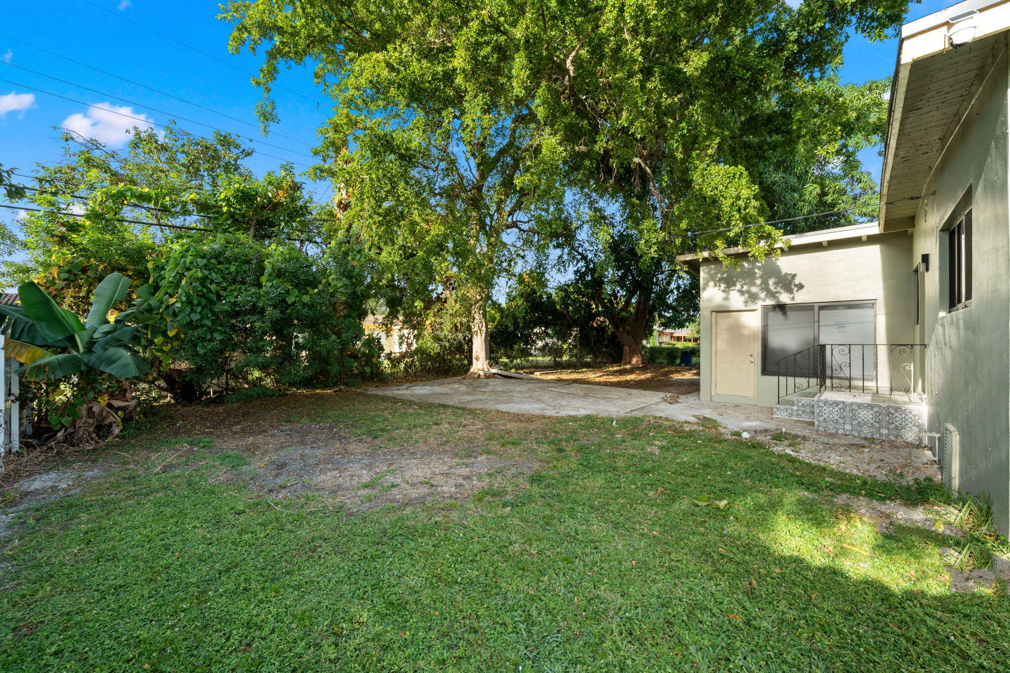 CRAVERO LAKE SHORE ESTATES 1ST ADDN - Residential Lease