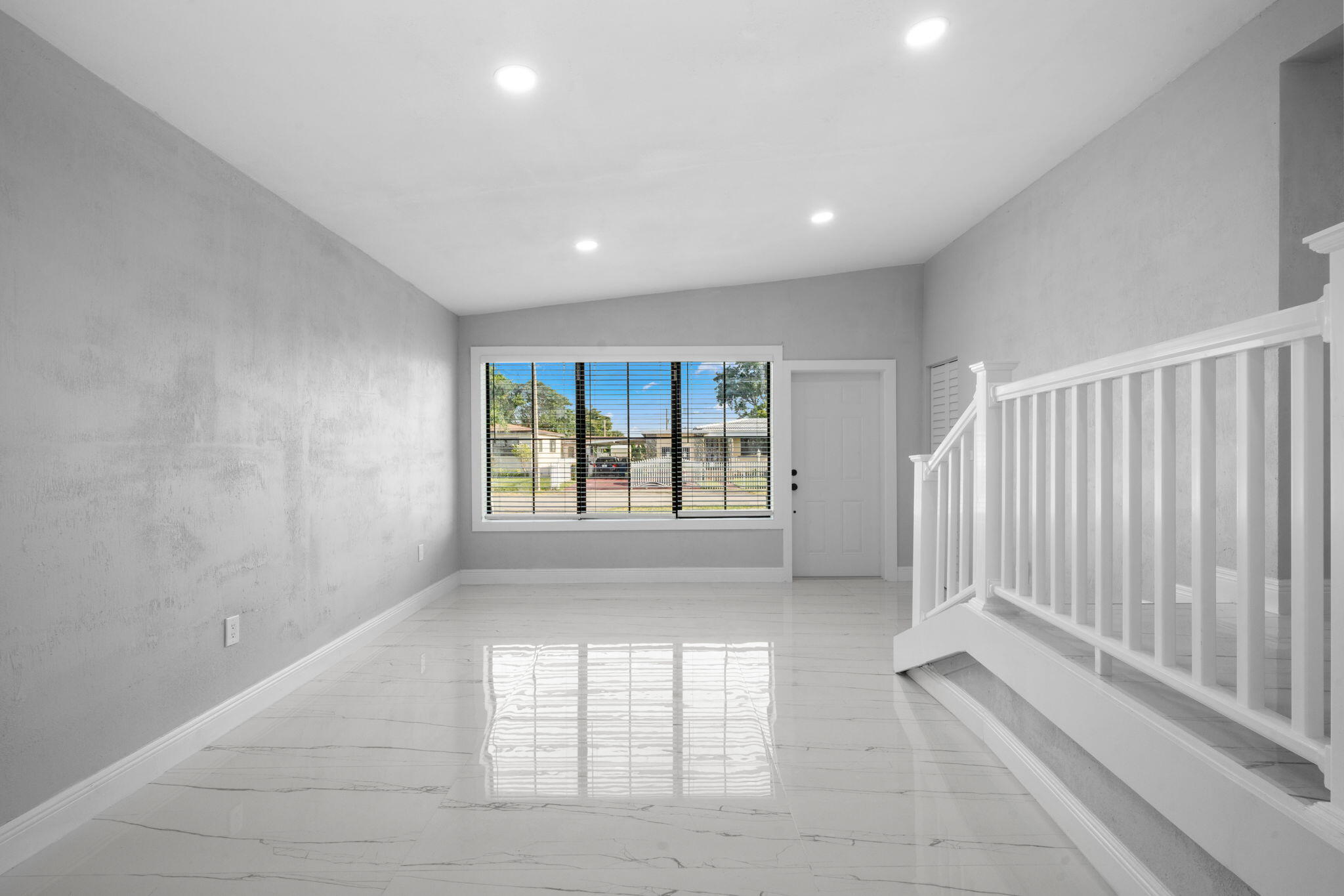 CRAVERO LAKE SHORE ESTATES 1ST ADDN - Residential Lease