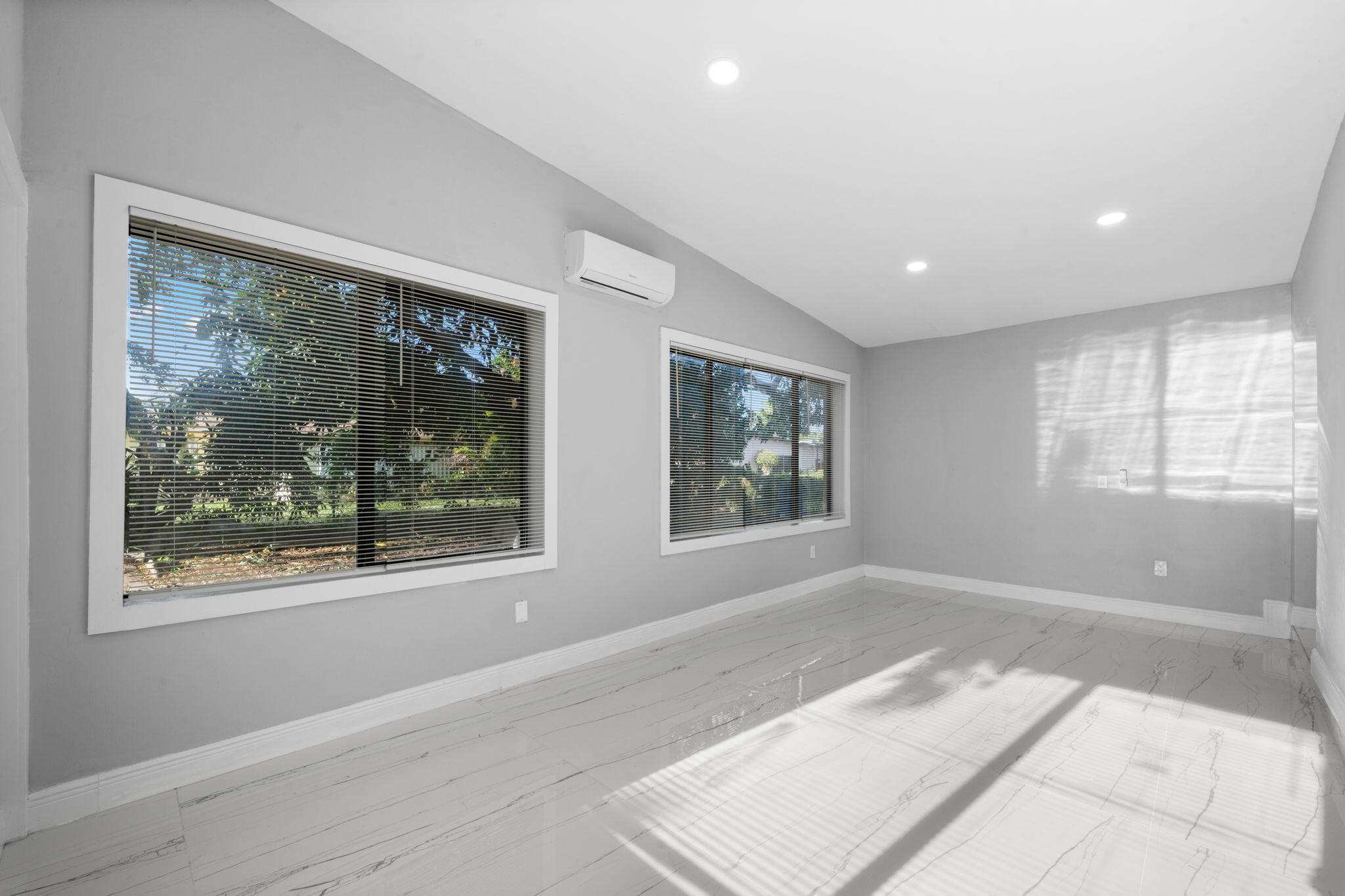 CRAVERO LAKE SHORE ESTATES 1ST ADDN - Residential Lease