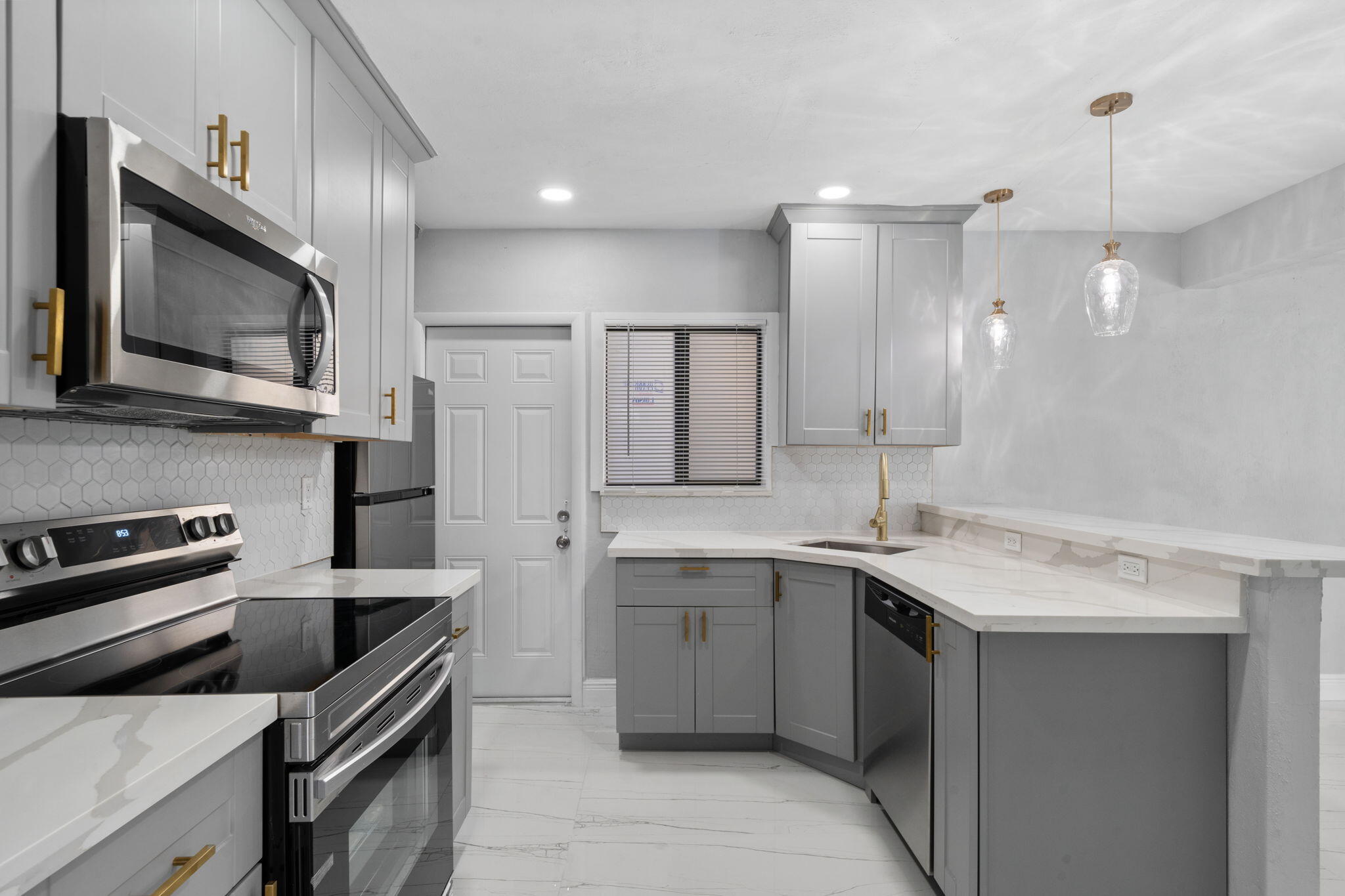 CRAVERO LAKE SHORE ESTATES 1ST ADDN - Residential Lease