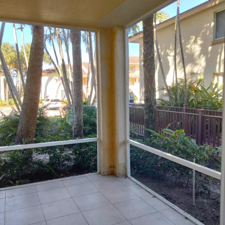 STERLING VILLAGES OF PALM BEACH LAKES CONDO - Residential Lease