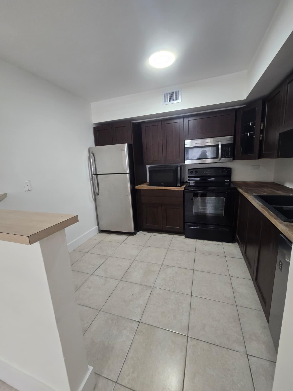 LAKEWOOD AT EMERALD HILLS CONDO - Residential Lease