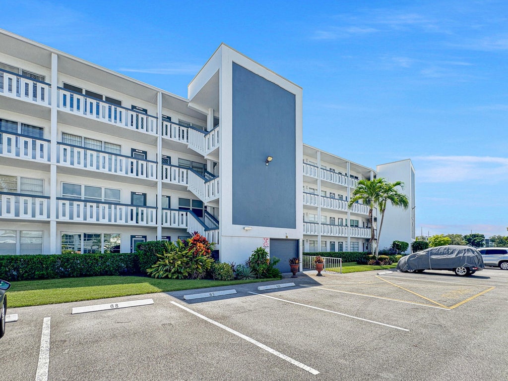 Photo of 1013 HARWOOD C #1013, Deerfield Beach, FL 33442 (MLS # B26077270)