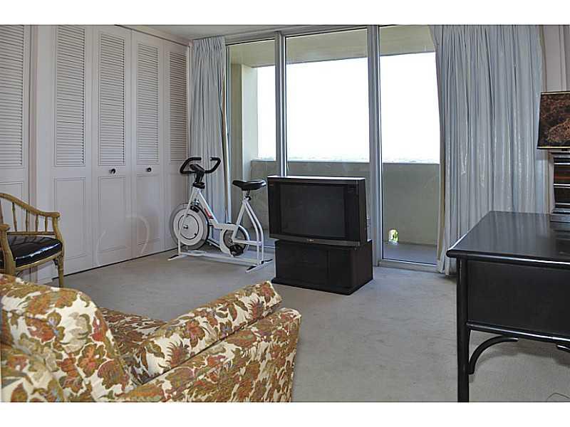 PLAZA EAST - Residential