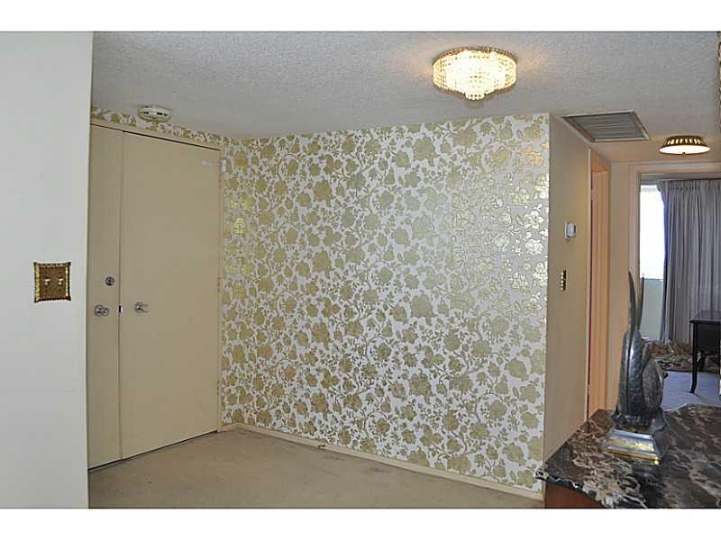 PLAZA EAST - Residential