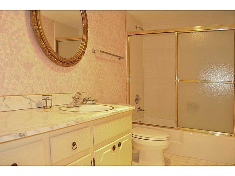 PLAZA EAST - Residential