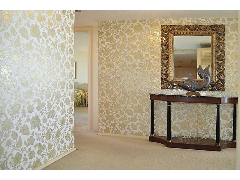 PLAZA EAST - Residential