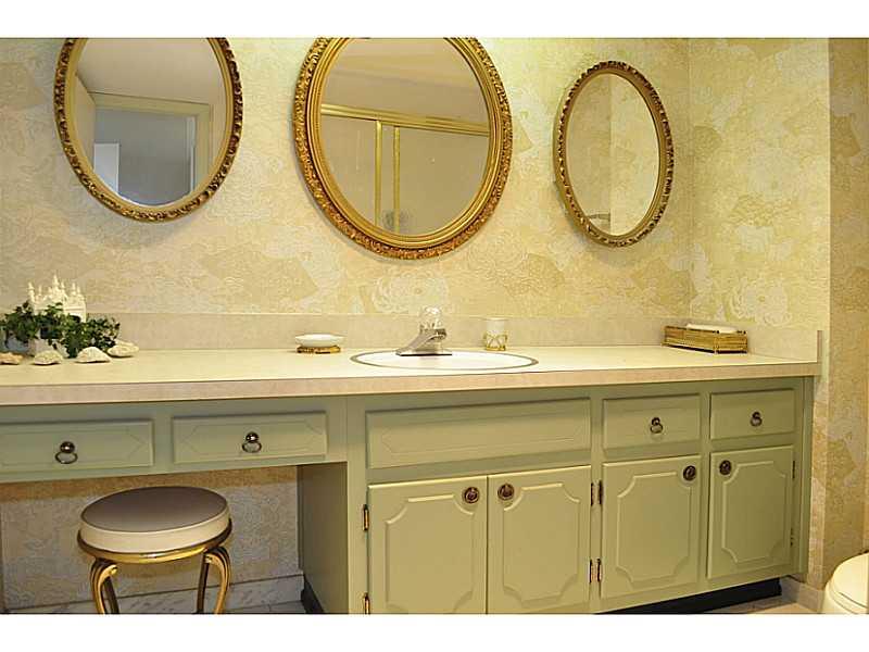 PLAZA EAST - Residential