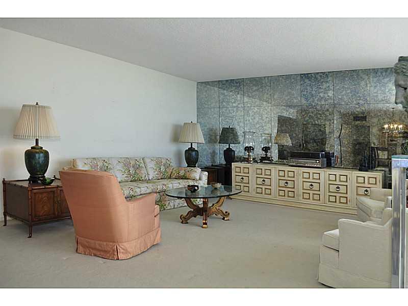 PLAZA EAST - Residential